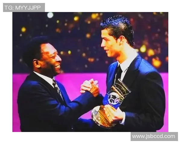 十二位足球巨星拼图揭示他们的传奇故事与辉煌成就的完美结合