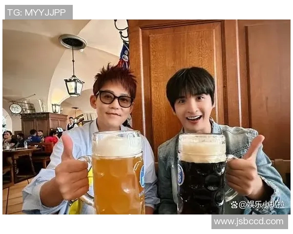 苏醒与足球明星的亲密合照引发粉丝热议背后的故事揭秘 苏醒与足球明星的亲密合照引发粉丝热议背后的故事揭秘