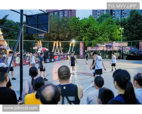 明星街头篮球赛引发热潮球迷齐聚见证偶像风采 明星街头篮球赛引发热潮球迷齐聚见证偶像风采